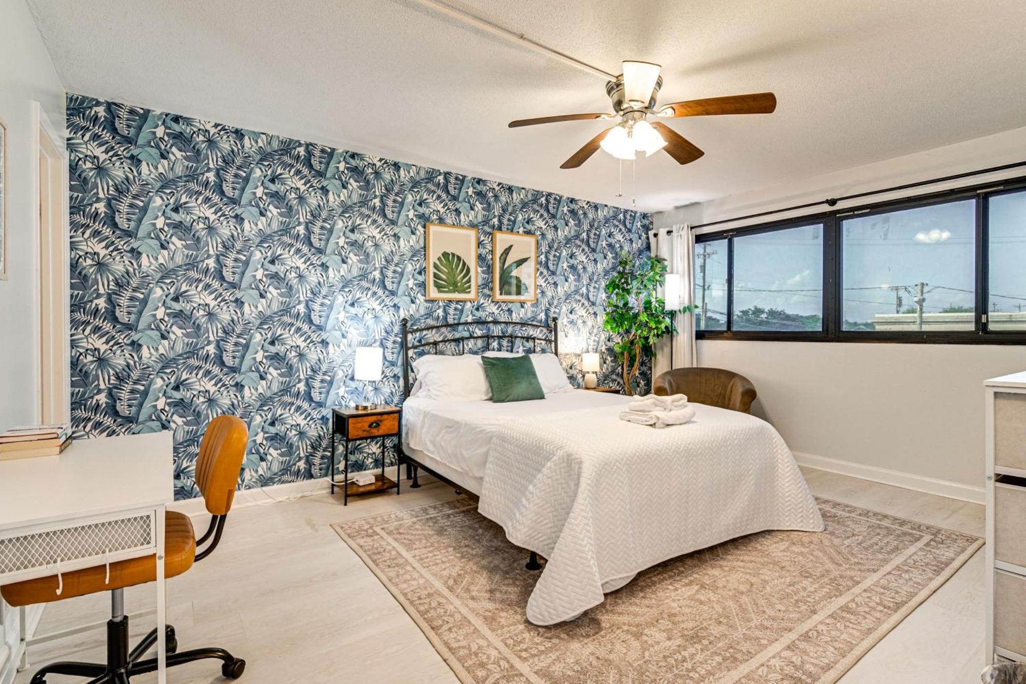 Updated Resort Condo, Walk To Myrtle Beach! Bagian luar foto