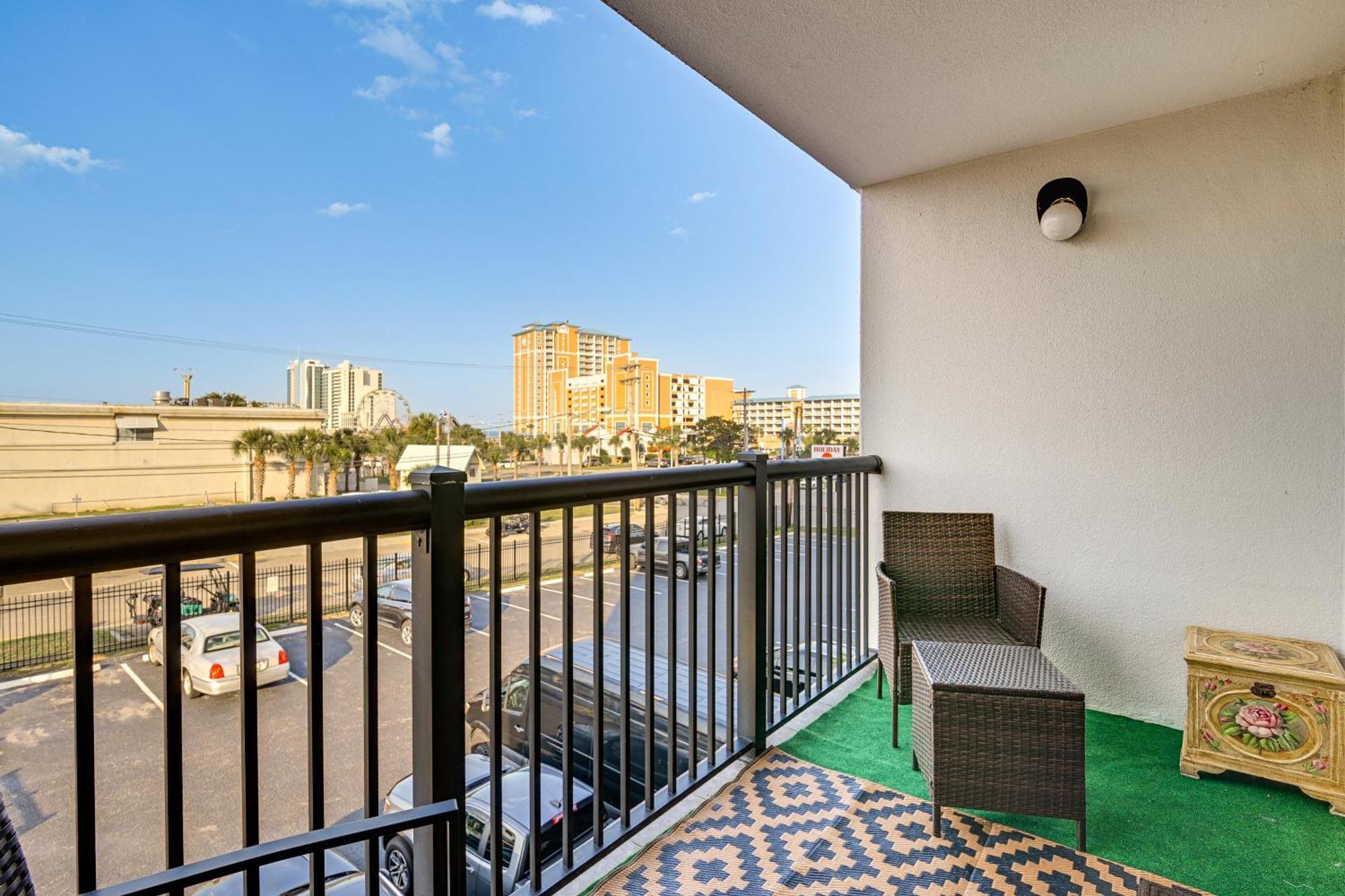 Updated Resort Condo, Walk To Myrtle Beach! Bagian luar foto